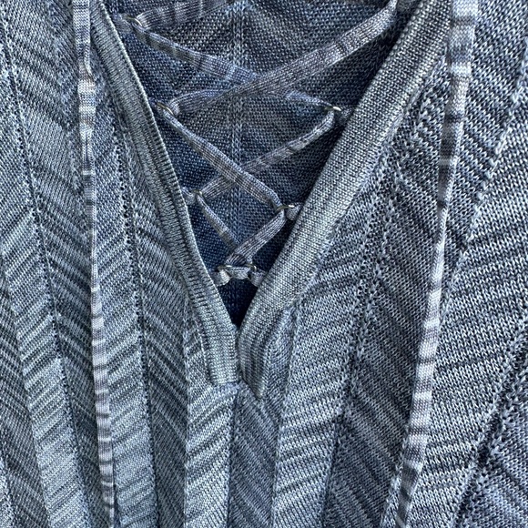 White House Black Market Silver Knit Pullover Sweater, Size S - Picture 4 of 6